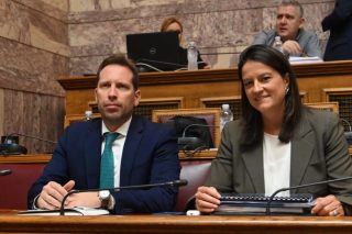 Φουντώνει η κόντρα για τις συλλογικές συμβάσεις